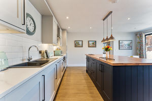 Family Kitchen- click for photo gallery